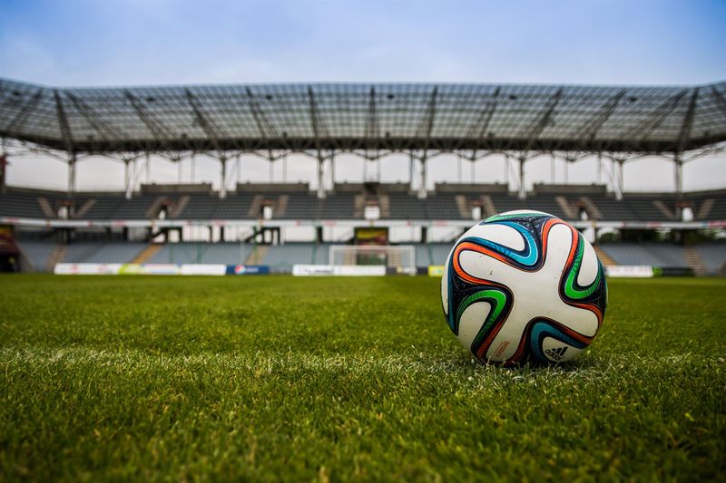滑雪世界杯：冬季运动热潮，选手挑战极限